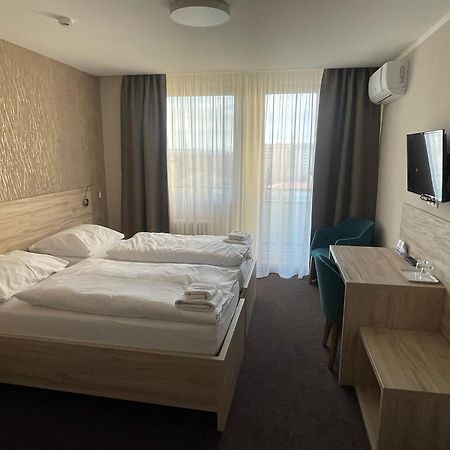 Hotel Spectrum Трнава Екстер'єр фото