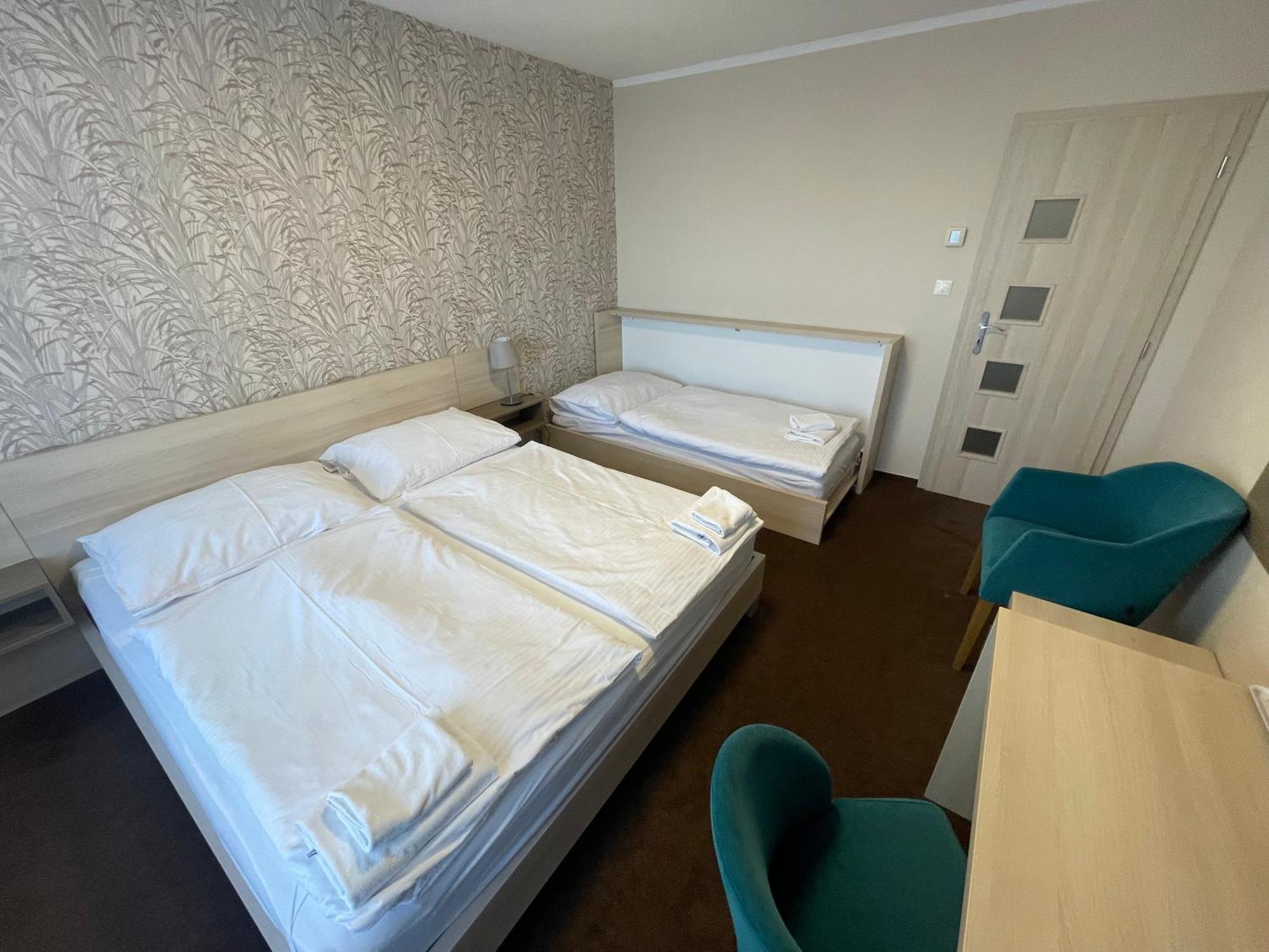 Hotel Spectrum Трнава Екстер'єр фото