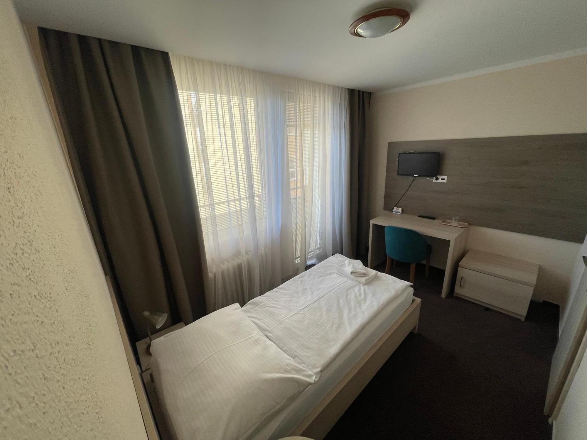 Hotel Spectrum Трнава Екстер'єр фото