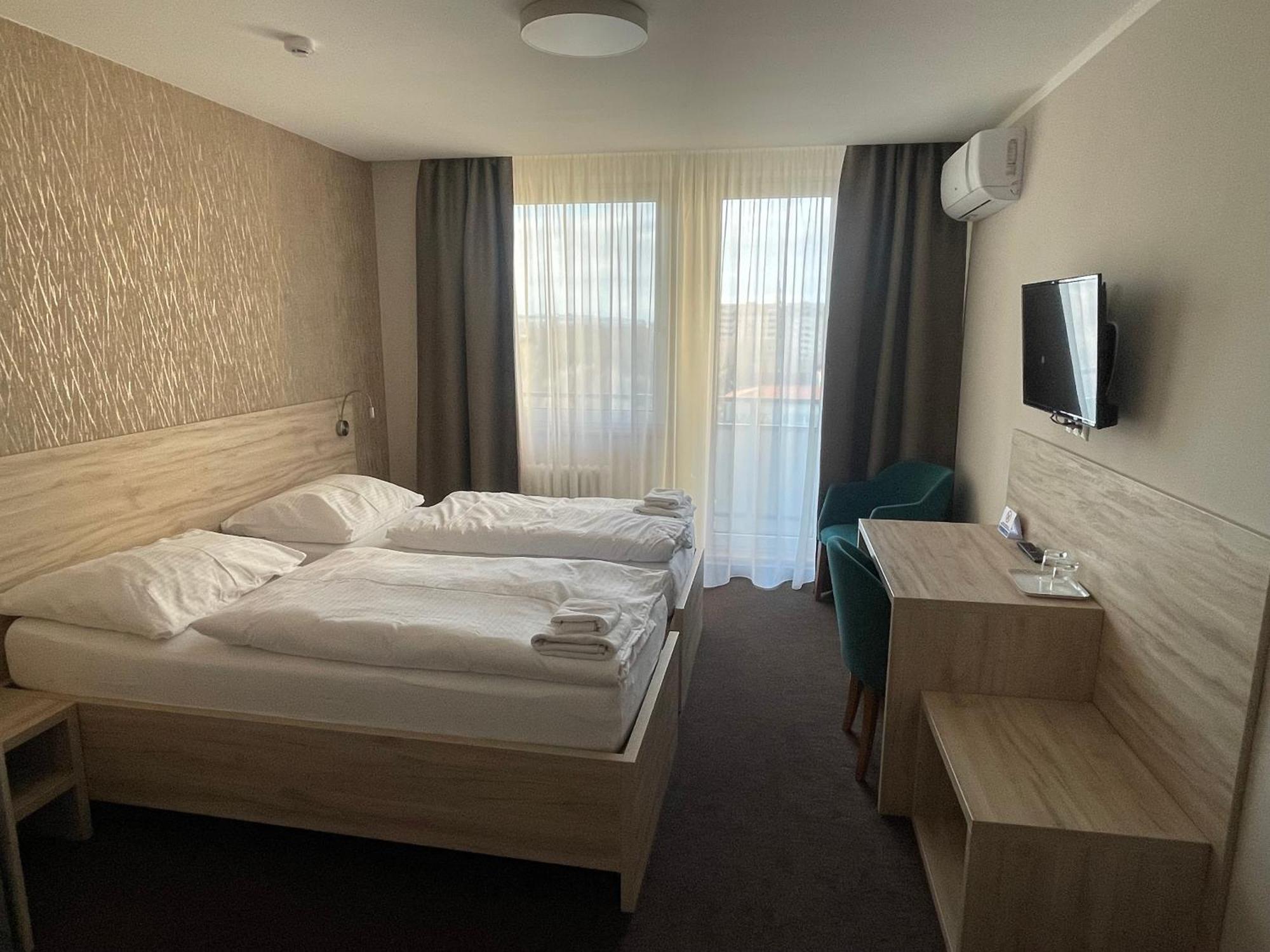Hotel Spectrum Трнава Екстер'єр фото