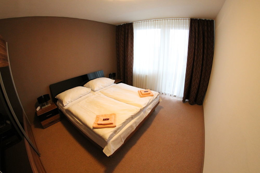 Hotel Spectrum Трнава Екстер'єр фото