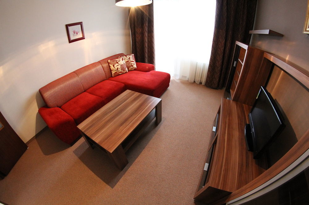 Hotel Spectrum Трнава Екстер'єр фото